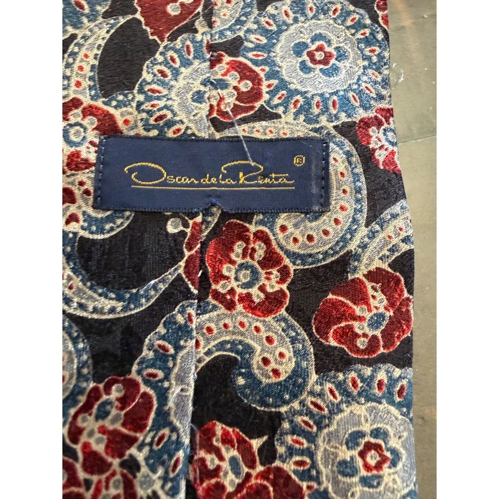 Oscar de la Renta Mens Silk Tie Navy Blue Burgundy Floral Paisley Made in USA